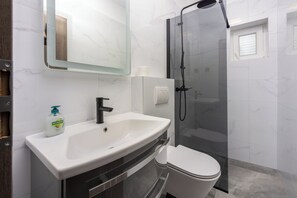 Apartment (A2) | Bathroom | Shower