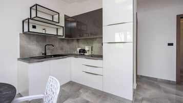 Apartment (A2) | Eigene Küche | Kühlschrank, Herdplatte, Geschirrspüler, Espressomaschine