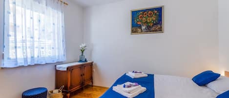 1 habitación, tabla de planchar con plancha y wifi gratis