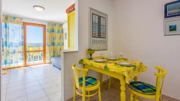 Private kitchen | Fridge, stovetop, espresso maker, electric kettle