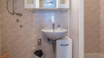 Apartment (A1) | Bathroom