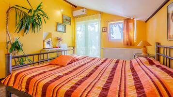 2 bedrooms, free WiFi, bed sheets