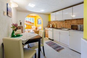 Private kitchen | Stovetop, coffee/tea maker