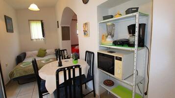 Private kitchen | Fridge, microwave, stovetop, espresso maker