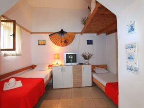 1 chambre, chambres insonorisées, fer et planche à repasser