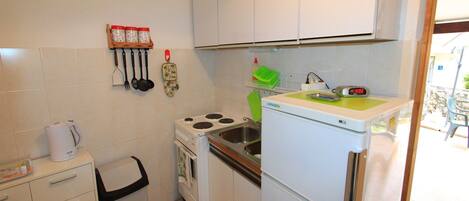 Private kitchen | Fridge, microwave, stovetop, espresso maker