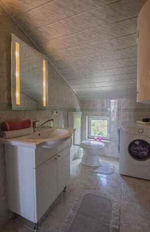 Apartment (A2) | Bathroom