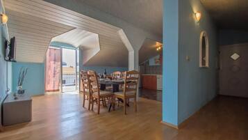 Apartment (A2) | Private kitchen | Fridge, oven, stovetop, espresso maker