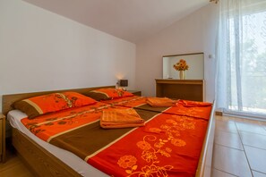 8 bedrooms, free WiFi, bed sheets