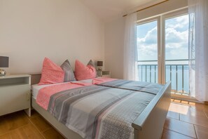 8 bedrooms, free WiFi, bed sheets - Apartments Ivano (Crikvenica)