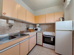 Apartment (A3) | Private kitchen | Fridge, microwave, oven, stovetop - Apartments Marija (Crikvenica)