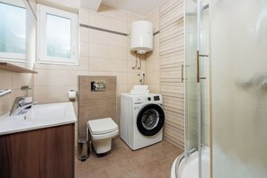 Apartment (A1) | Bathroom | Towels - Apartments Petak Novi (Crikvenica)
