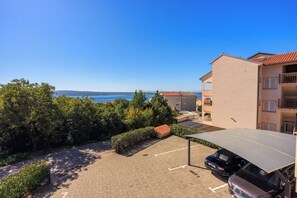 Free self parking - Apartments Petak Novi (Crikvenica)