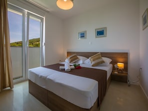 8 bedrooms, in-room safe, iron/ironing board, free WiFi - Apartments Villa Grande (Crikvenica)