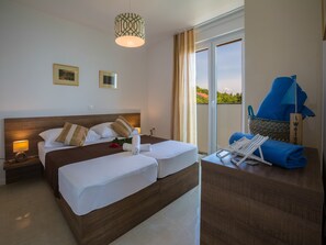 8 bedrooms, in-room safe, iron/ironing board, free WiFi - Apartments Villa Grande (Crikvenica)