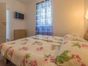 2 bedrooms, free WiFi, bed sheets