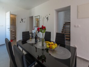 Eget kjøkken | Kjøleskap, mikrobølgeovn, kokeplater og oppvaskmaskin