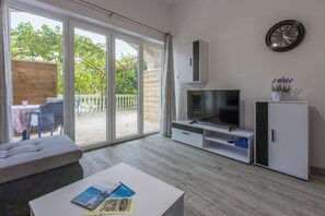 Flat-screen TV - Apartments Ankica (Crikvenica)