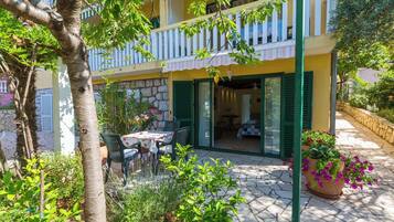 Studio (A3) | Terrace/patio