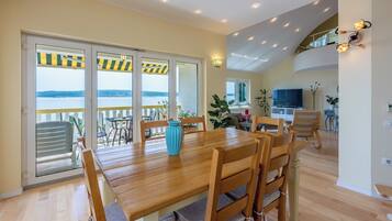 Apartment (A6) | Dining