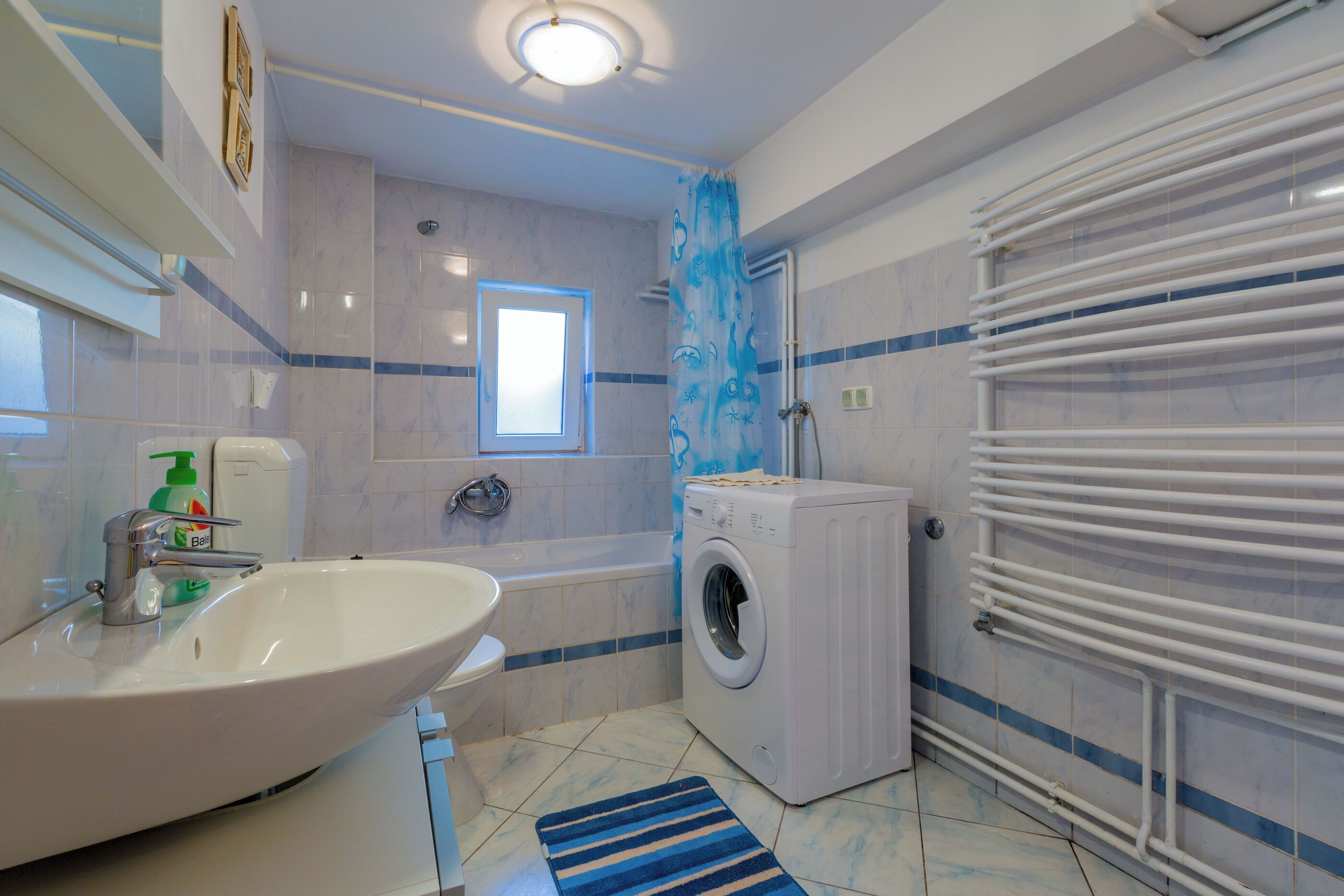 Apartment (A7) | Bathroom | Shower, towels
