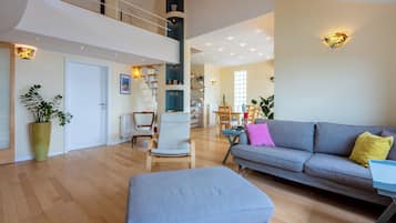 Apartment (A6) | Living room