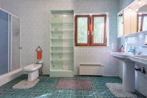 Apartment (A1) | Bathroom