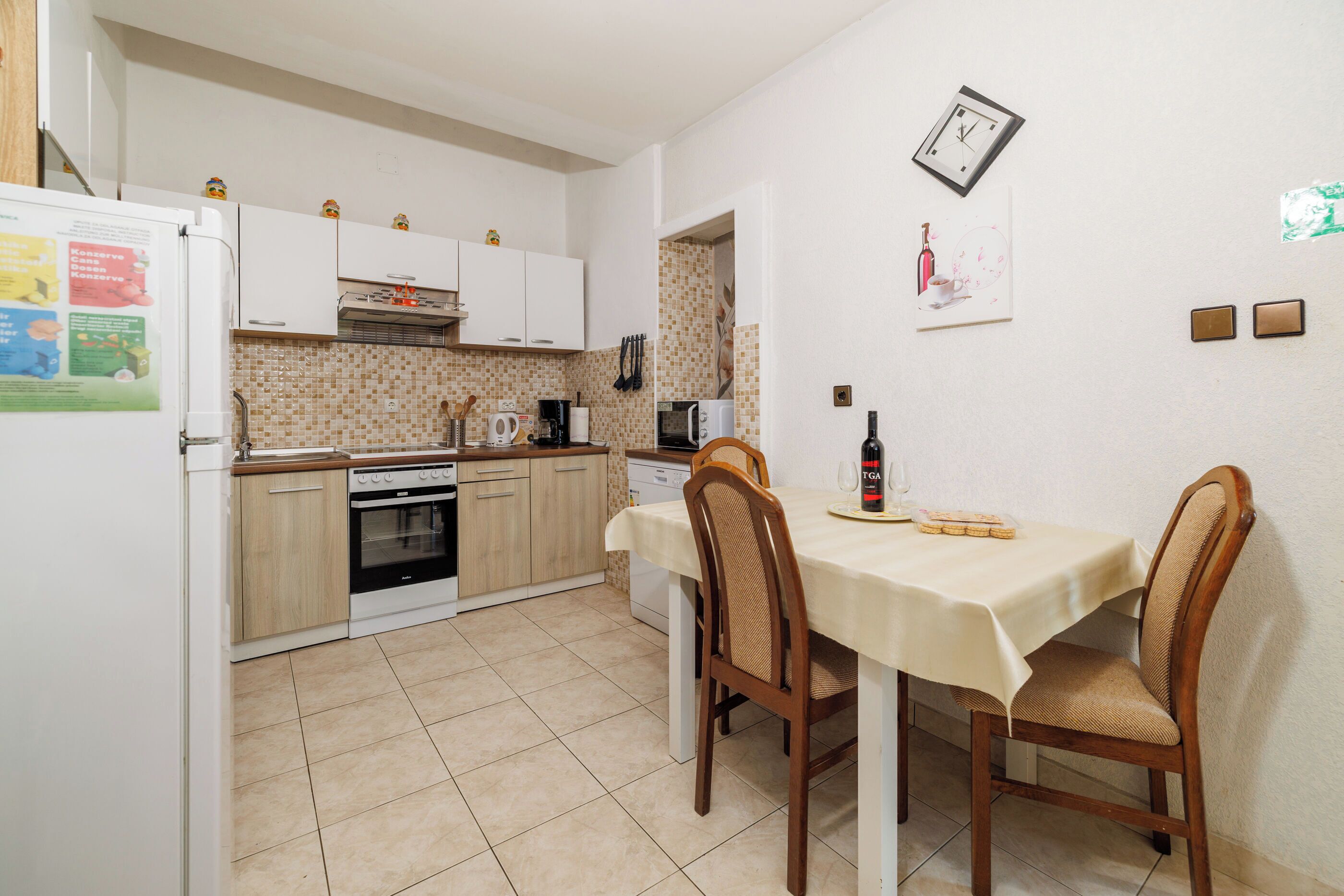 Apartment (A2) | Private kitchen | Fridge, oven, stovetop, espresso maker