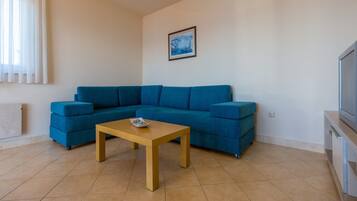 Apartment (A6) | Living room