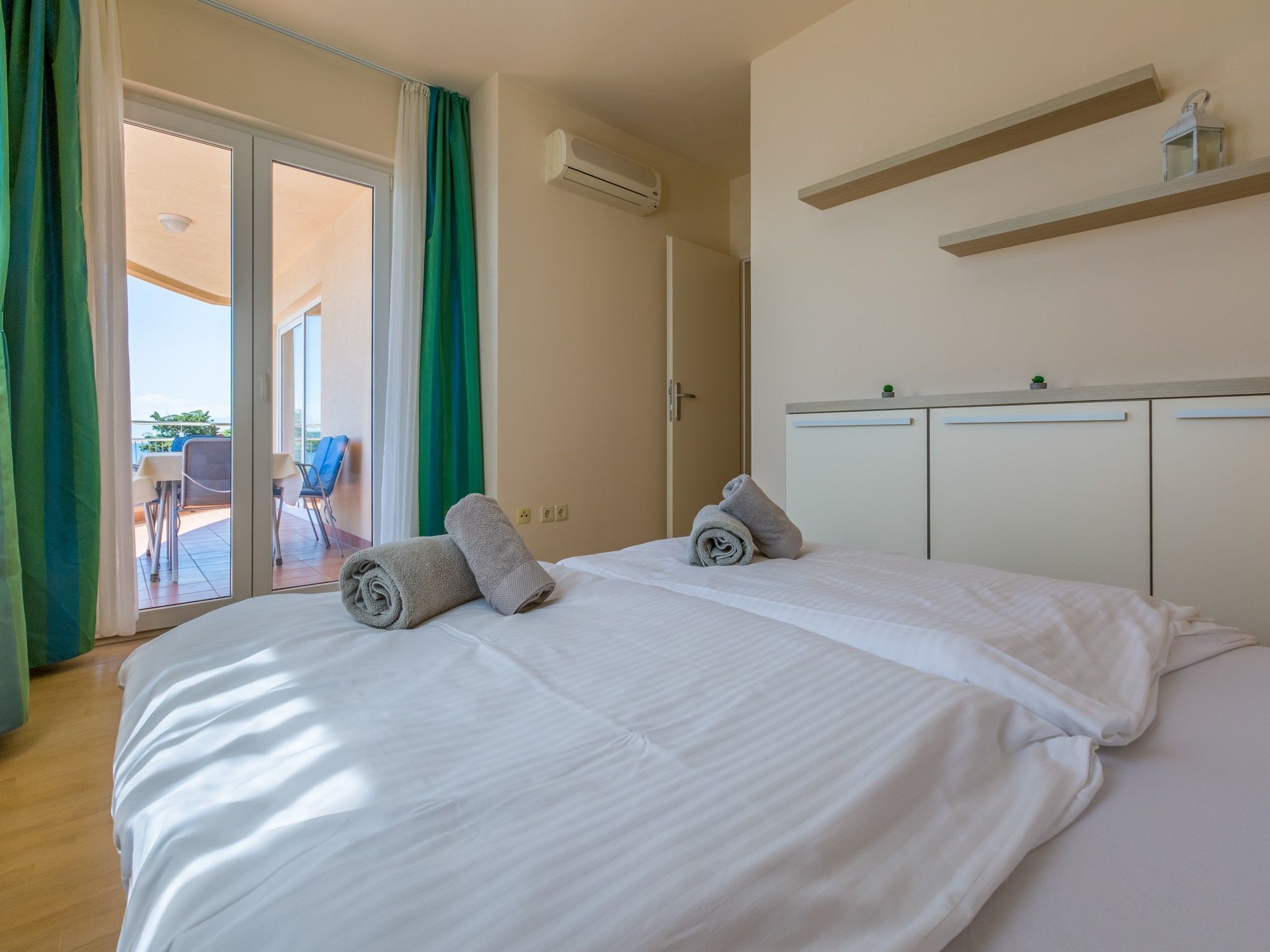 14 bedrooms, WiFi (free)
