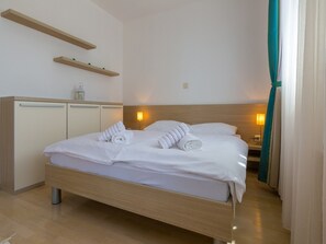 14 bedrooms, free WiFi