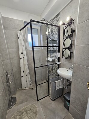Apartment (A1) | Bathroom | Bathtub