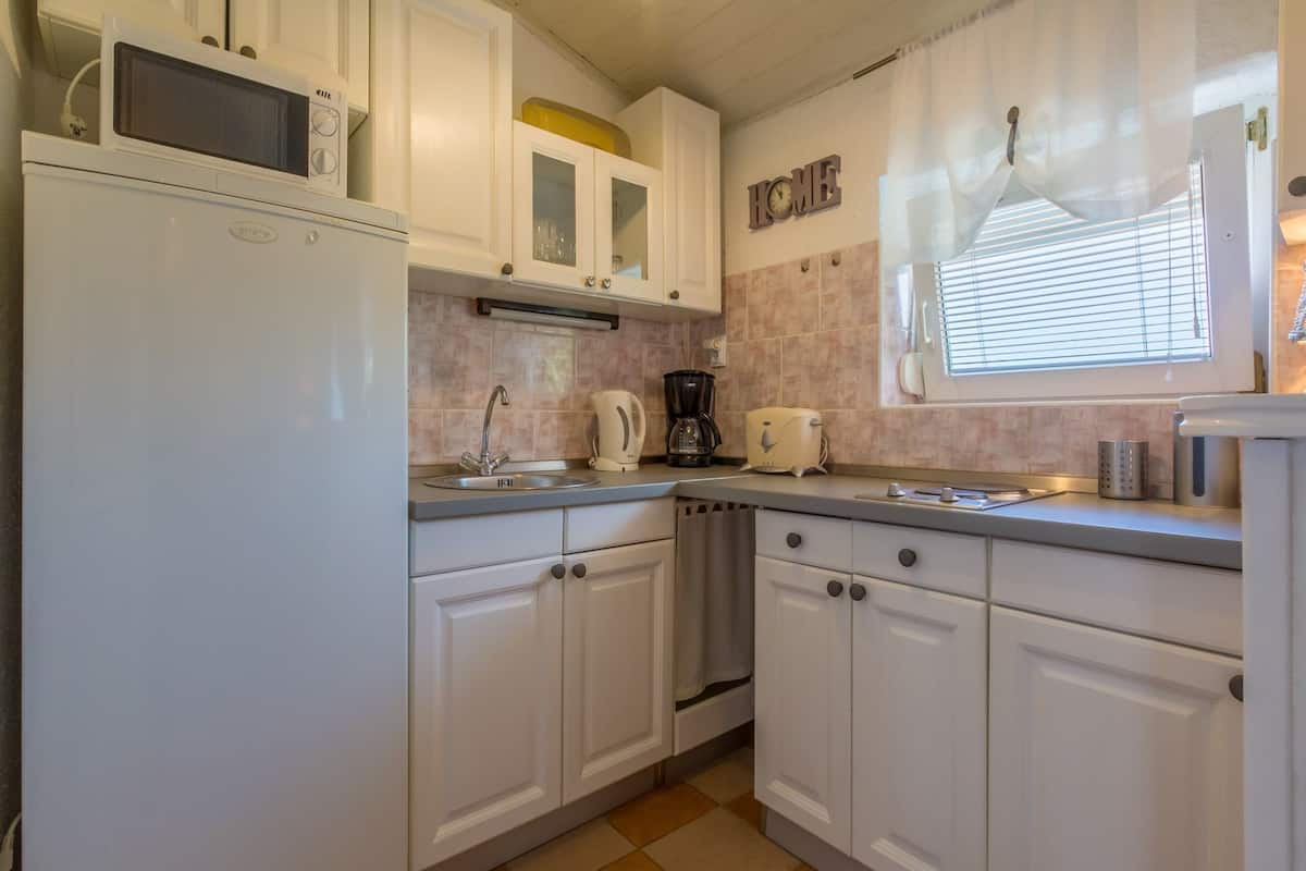 Private kitchen | Espresso maker, fridge, microwave, stovetop