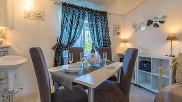 Private kitchen | Fridge, microwave, stovetop, espresso maker