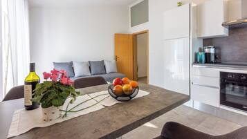 Apartment (A3) | Wohnzimmer | Fernseher