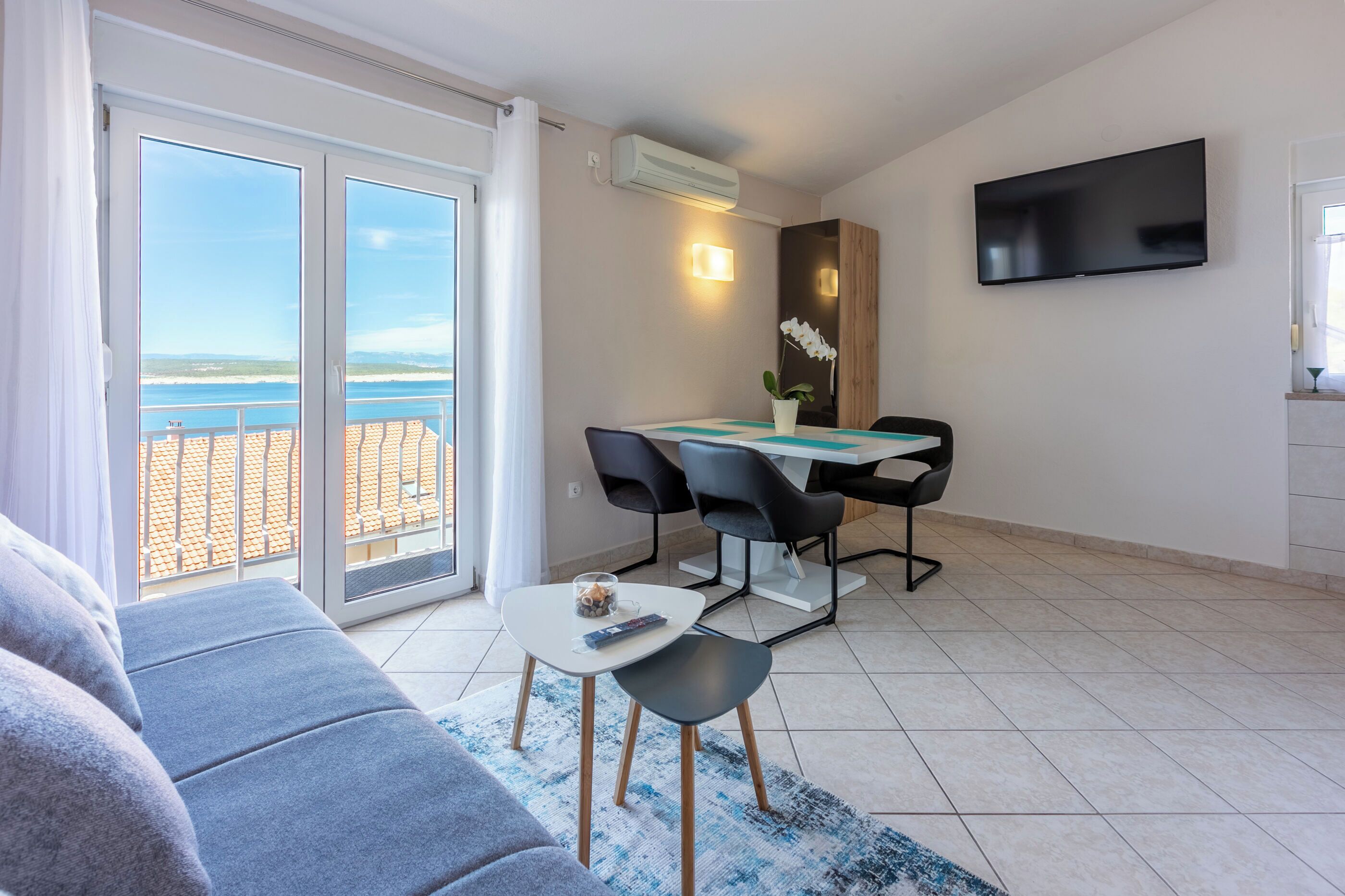 Apartment (A4) | Living room | TV