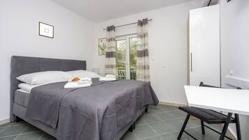 إستديو (A1) | تناول الطعام