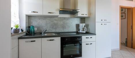 LÀgenhet (A4) | Eget kök | KylskÄp, spishÀll, vattenkokare och grytor/köksredskap