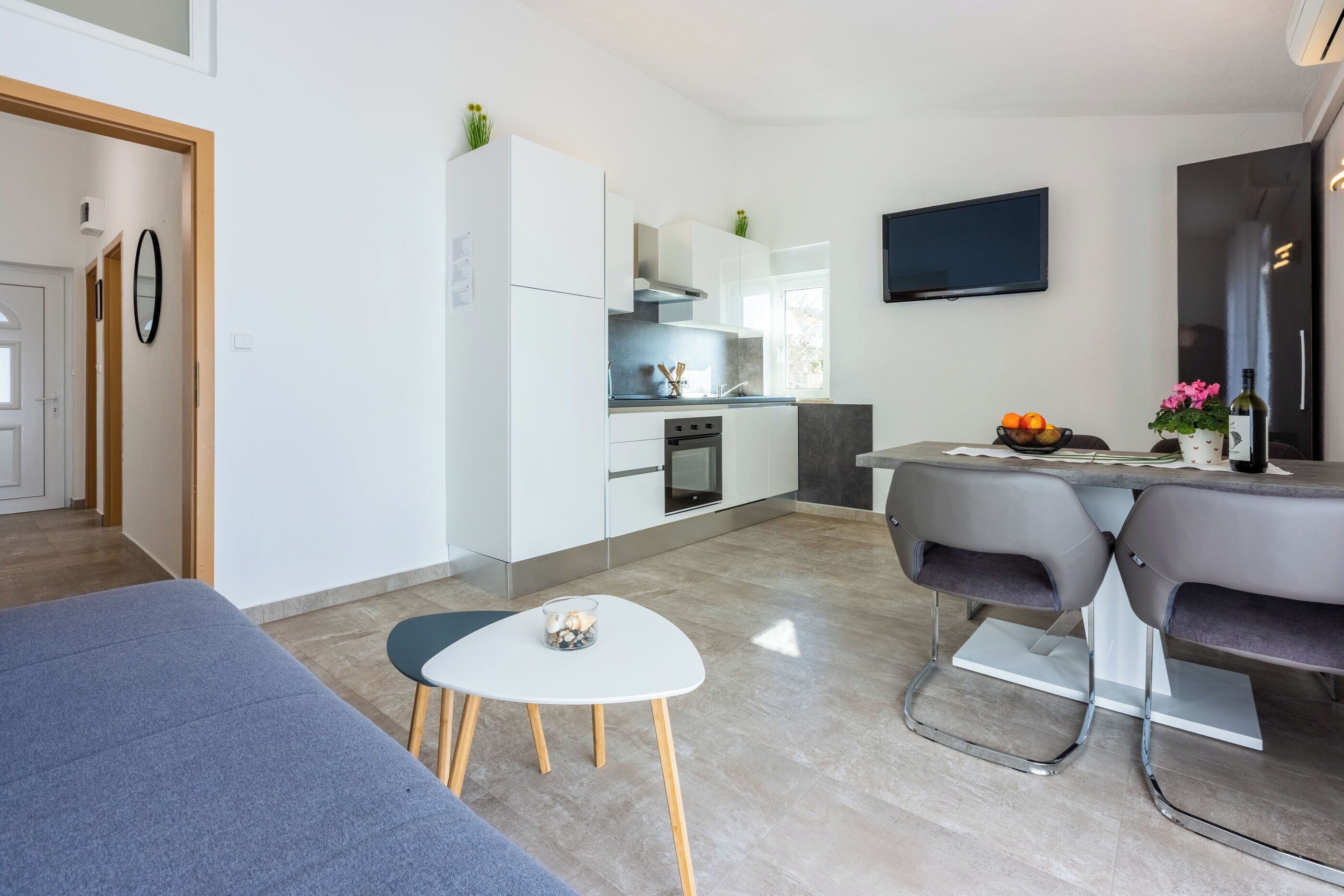 Apartment (A3) | Ruang tamu | TV 