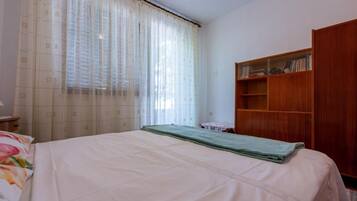 شقة (A2) | 3 عدّة غرف نوم ومكواة/لوح كي وواي فاي مجانًا