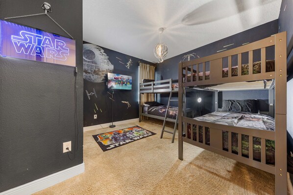 8 bedrooms, iron/ironing board, WiFi, bed sheets