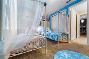 8 chambres, fer et planche à repasser, Wi-Fi, draps fournis