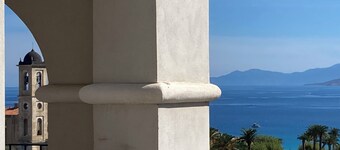 Duplex quiet residence, sea and mountain view, near downtown, beach at 300m