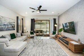 Televisio, videopelejä, pöytäjalkapallopöytä