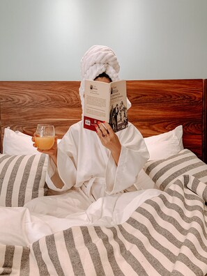 商务客房 | 埃及棉床单、高档床上用品、羽绒被、迷你吧