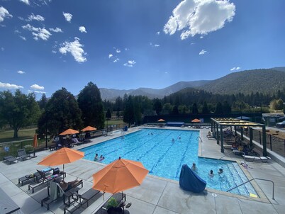 Quail Run 4,000 Sq.Ft Largest and Most Beautiful Cabin On The Mountain