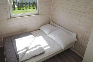2 chambres, lit de bébé portatif, literie fournie