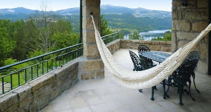 Granit-Haus am Tâmega mit Pool