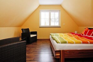 2 bedrooms, travel cot, free WiFi