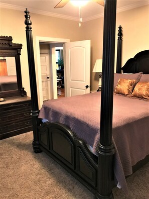 4 bedrooms, iron/ironing board, WiFi, bed sheets